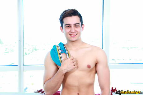 Der attraktive Latino Jacob Ladder bei einem heißen Arschfick mit Fisting