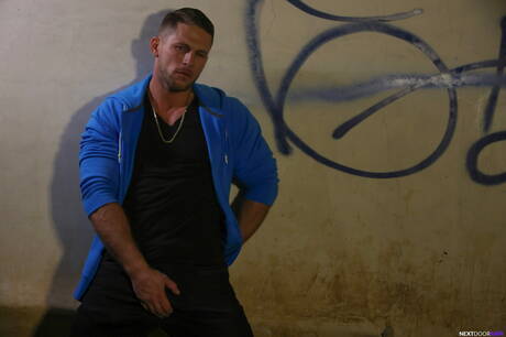 性感的美國人，肌肉男Roman Todd和年輕男孩Theo Brady在戶外享受了一場美妙的性愛