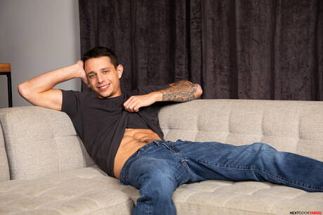 Next Door Studios: American young Kyle Wyncrest and hunky guy Zayne Bright have anal sex