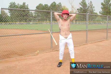 O forte negro Dillon Diaz e o galã Tyler Slater fazem um bom sexo interracial ao ar livre