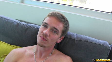 Schöner Junge Lucas wird nach dem Schwanzlutschen gefickt