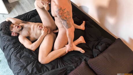 Nette amerikanische Jungs, der attraktive Dakota Payne und der Bulle Joseph Castlian beim heißen Analsex