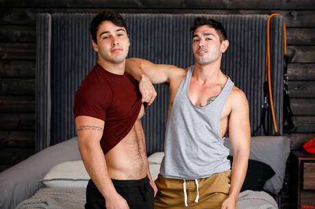 漂亮的美國男人大力士Nico Coopa和身材魁梧的Danny Parker進行了一次精彩的肛交