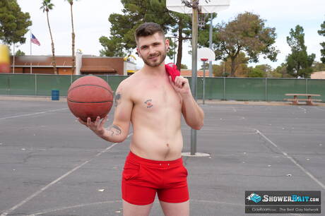 素敵なアメリカ人のホットなトゥインクのアンドリュー・コナーとたくましいタイラー・キャッスルがお風呂で尻を掘る