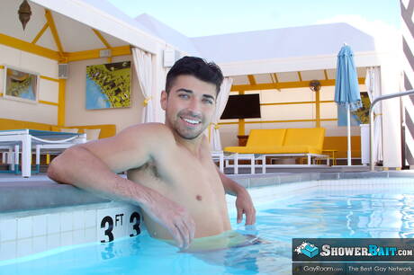 ハンサムな男コルトンとアメリカ人のイケメンブレット・ディランが熱いシャワーで熱いセックスをする