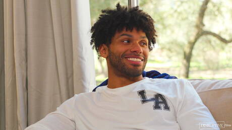 Amerykański twardziel Nico Coopa i przystojny Tony Genius uprawiają międzyrasowy seks