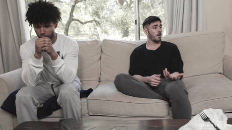 Amerykański twardziel Nico Coopa i przystojny Tony Genius uprawiają międzyrasowy seks