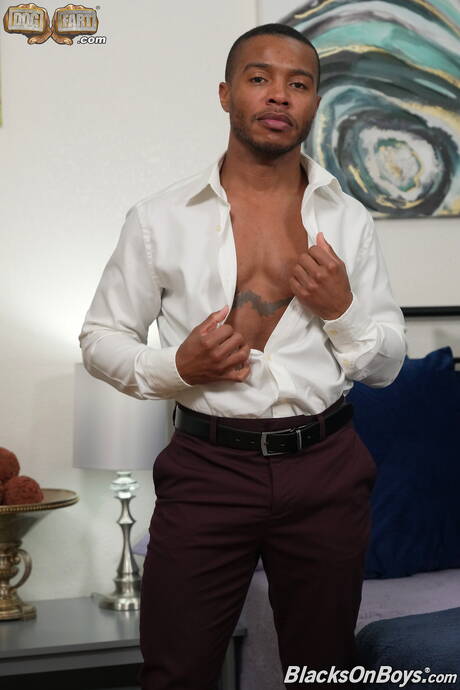 性感的美國帥哥布羅迪·福克斯和帥哥傑克·沃特斯在跨種族口交後做愛