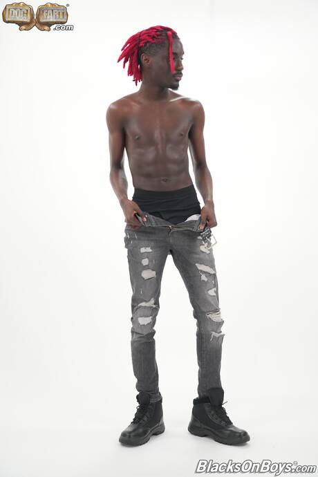 たくましい男のブル・バチェラーとたくましい男のエディ・パトリックが激しい異人種間のアナルセックスをする