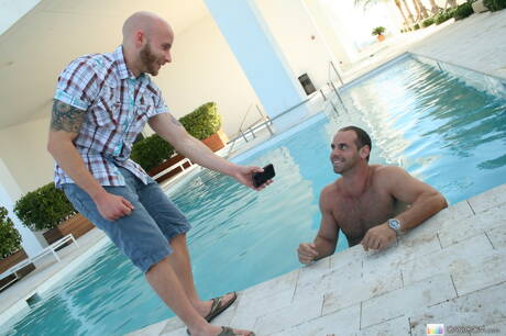 American beefcake Drake Jaden sucking and screwing the boy in the pool