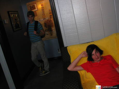 Stud Alec Grey and stud Oliver Youngblood have a good anal sex