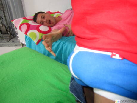 Sterke Scottie Brooks neukt na het zuigen van een lul