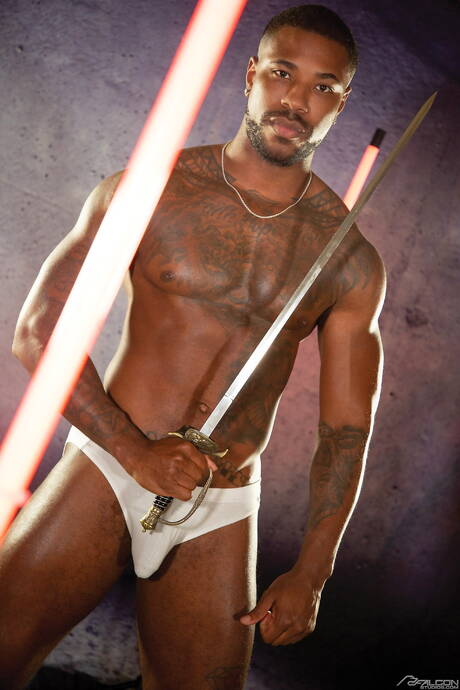 Silny Reign i przystojny Tony Genius obciągają i ruchają się nawzajem