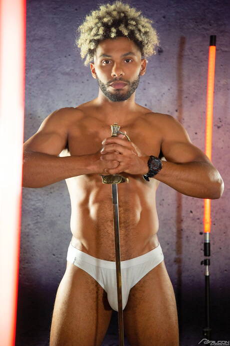 Silny Reign i przystojny Tony Genius obciągają i ruchają się nawzajem