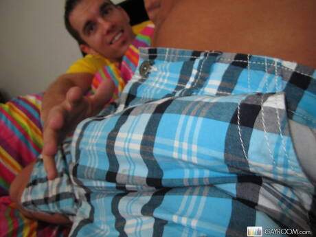 Amerikaanse hengst Dylan Hauser neukt kont na het zuigen