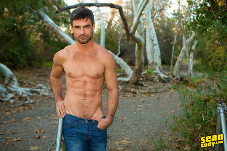 Il super stallone Daniel e la lontra spagnola Philip Zyos in una bollente azione di sesso anale all