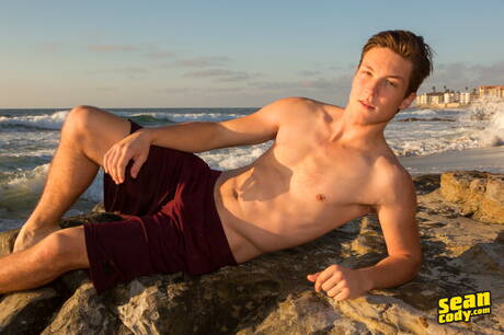 American well-built Brysen and hunky guy Cole have a good anal sex after beach