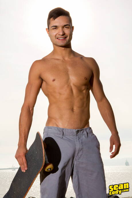 Muscular Mateo wanking after beach walking