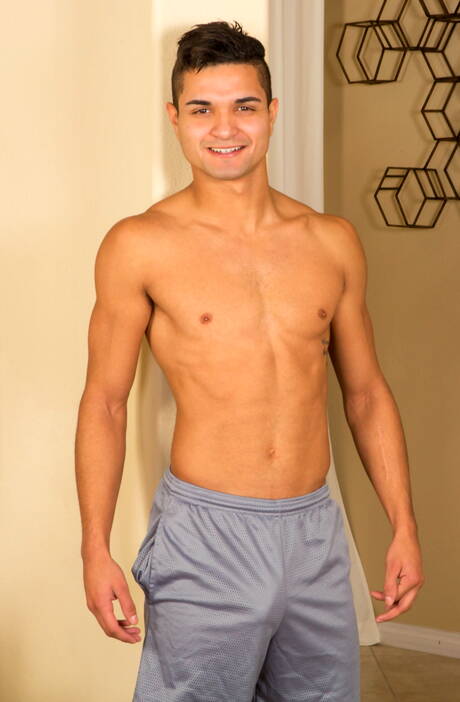 Der harte Kerl Mateo und der Hengst Sean haben draußen heißen Analsex