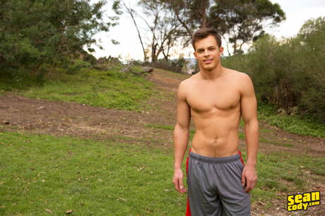 Ogier Jayden i przystojniak Landon ruchają się po międzyrasowym fellatio na świeżym powietrzu