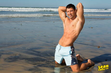 Beefcake Joey and superstud Shaw in hard anal sex after ocean beach walking