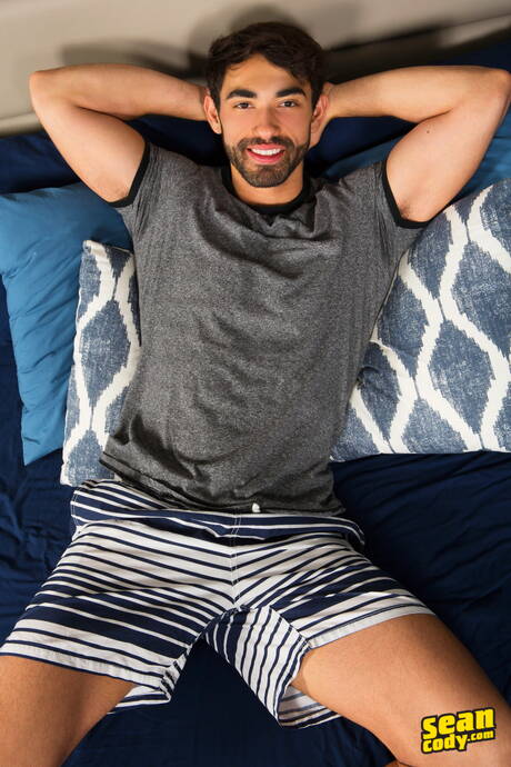 Il forzuto Gideon e il super stallone Landon scopano dopo una succhiata di cazzo interrazziale in piscina