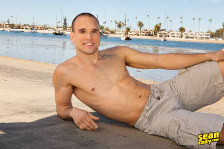 Frankie Valentine, bien bâti, et l