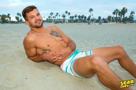 American beefcake Brysen posing naked and showing tight ass outdoor