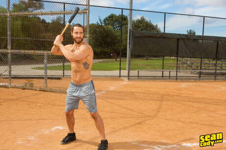 Superstud Kenneth posing nude and showing nice butt outdoor