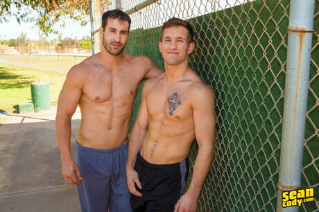 Il super stallone Parker e il muscoloso Randy fanno sesso anale duro all