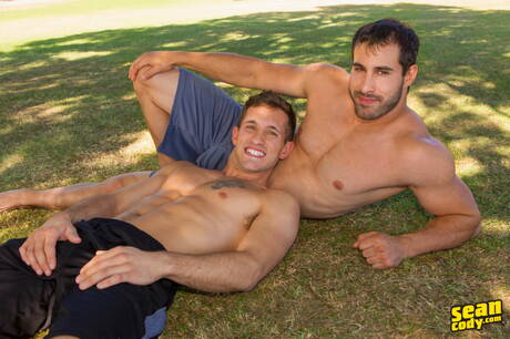 Il super stallone Parker e il muscoloso Randy fanno sesso anale duro all
