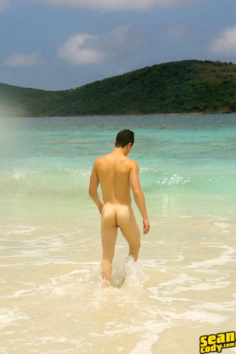 El musculoso rumano Kaleb Stryker y el forzudo Joe hacen el amor después de un paseo por la playa