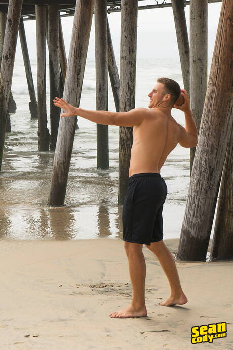 Hunky guy Smith posing naked and showing hot ass after beach
