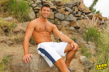 Twardziel Shaw i krzepki Landon w czarnym na białym seksie analnym na zewnątrz