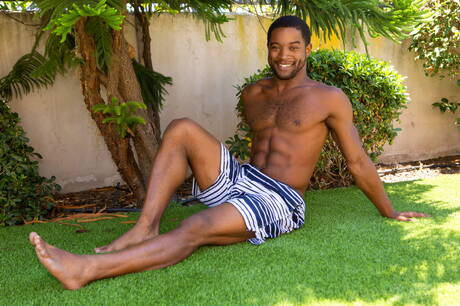 Sean Cody: Beefcake Landon and american husky guy Jake Porter in interracial bang outdoor