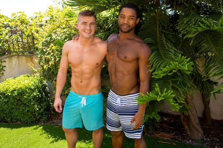 Beefcake Landon i amerykański husky Jake Porter w międzyrasowym seksie na świeżym powietrzu