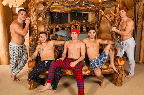Tanner, Joey, Brodie, Lane, Rowan in male gangbang outside