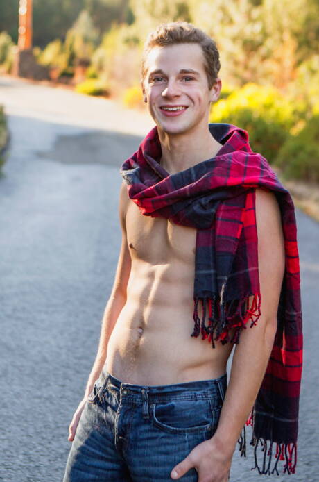 Tanner, Blake, Joey, Brendan, Brodie, Lane, Robbie, Atticus, Jake Porter dans une orgie gay musclée