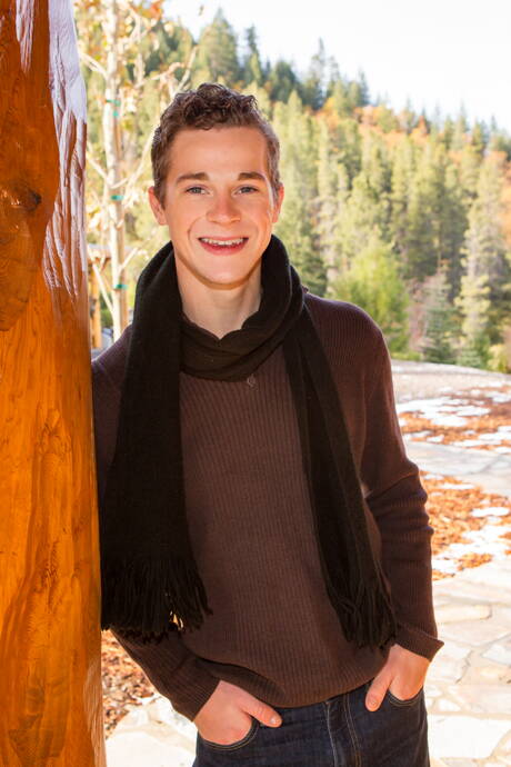 Blake, Brendan, Robbie, Atticus dans un gangbang masculin dans la piscine