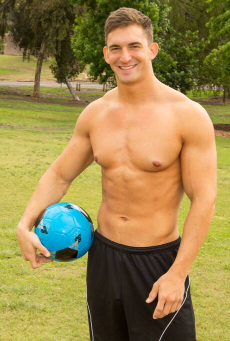 Strongman Joey and beefy Donny in hot anal sex outdoor