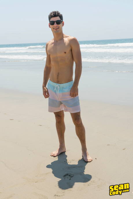 Hunky guy Peyton posing naked and showing hot ass after beach walk