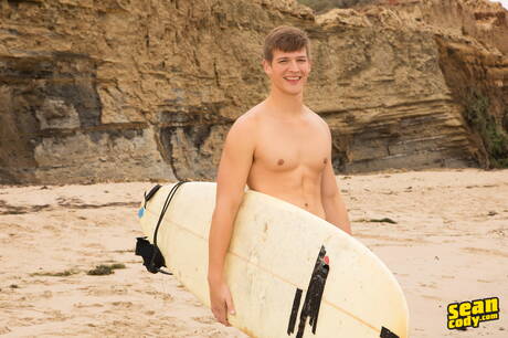 Beefcake Shaw i amerykański superogier Dillan uprawiają dobry seks analny po spacerze po plaży