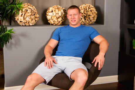 Der sexy Hengst Tanner und der sexy Typ Tate ficken sich in den Arsch, nachdem sie einen Schwanz gelutscht haben