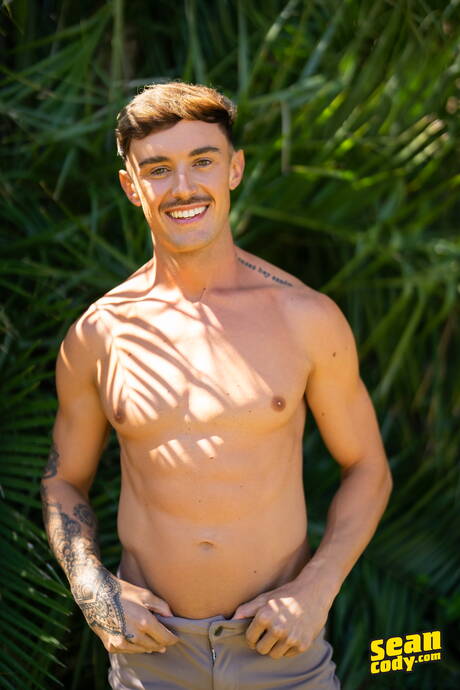 Hunky guy Phoenix and american bull Eddie Burke sucking and fucking each other outside