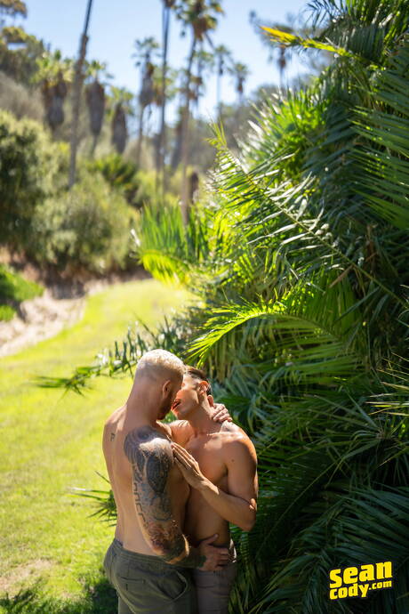 Hunky guy Phoenix and american bull Eddie Burke sucking and fucking each other outside