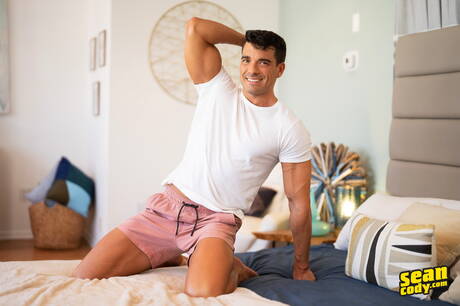 Latin bodybuilder Presley Scott fuck ass after blowjob