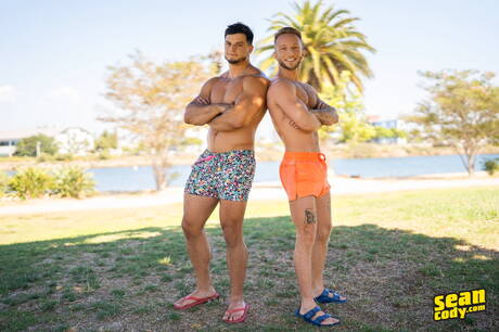 Der amerikanische Bodybuilder Axel Rockham und der starke Mann Jason Emre haben draußen heißen Paarsex