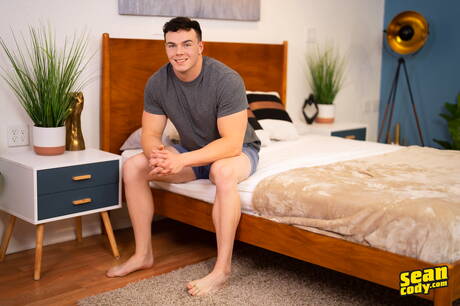 Amerykański byk Clark Reid i husky Thomas Johnson uprawiają dobry seks