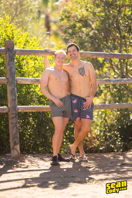 アメリカ人のイケメン、ブライセンとスーパースタッドのグレイソンが屋外でセックスした