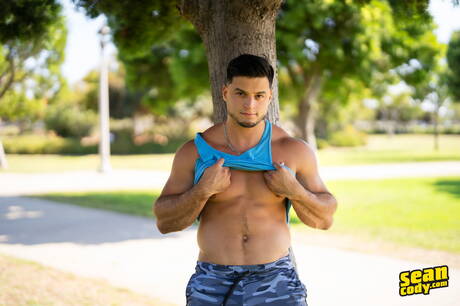 Beefcake Kyle und der amerikanische Muskelprotz Axel Rockham lieben sich draußen